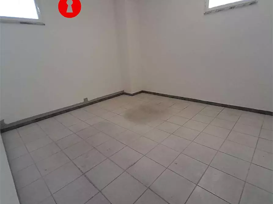 Immagine 14 di Ufficio in affitto  in Zona Asi a Nola