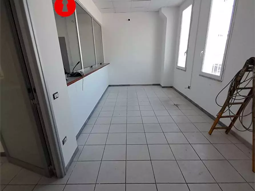 Immagine 16 di Ufficio in affitto  in Zona Asi a Nola