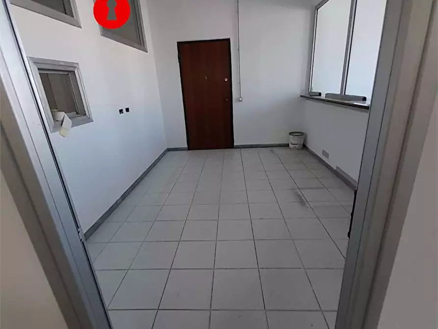 Immagine 17 di Ufficio in affitto  in Zona Asi a Nola