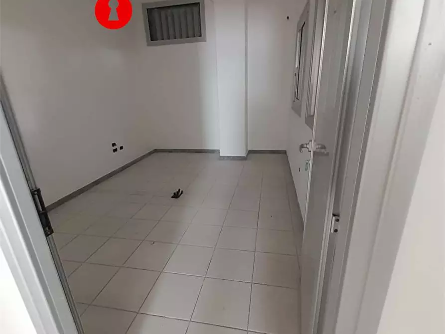 Immagine 19 di Ufficio in affitto  in Zona Asi a Nola