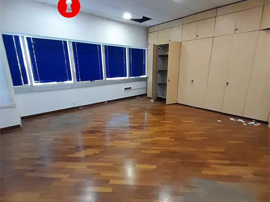 Immagine 21 di Ufficio in affitto  in Zona Asi a Nola