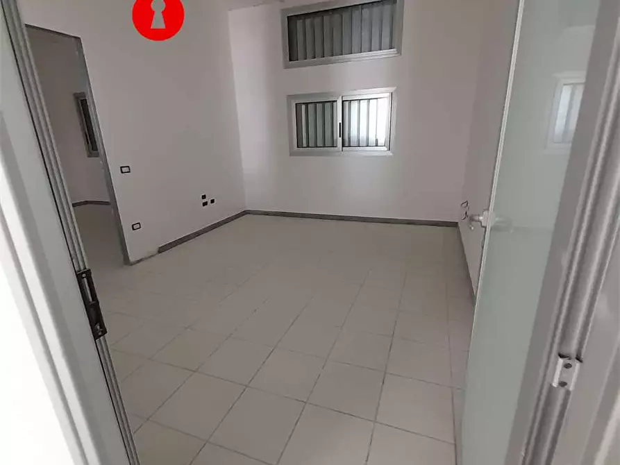 Immagine 23 di Ufficio in affitto  in Zona Asi a Nola