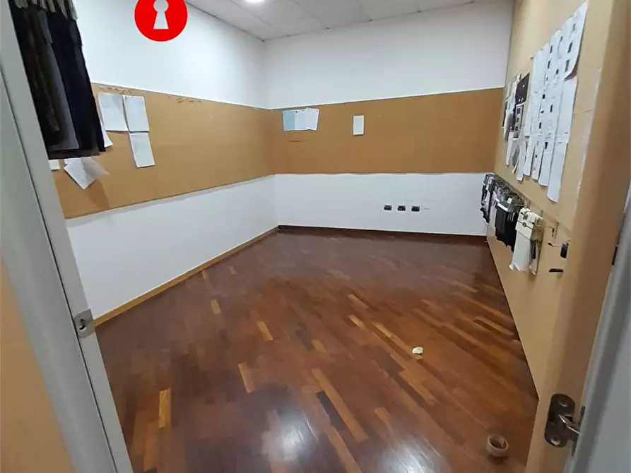 Immagine 25 di Ufficio in affitto  in Zona Asi a Nola