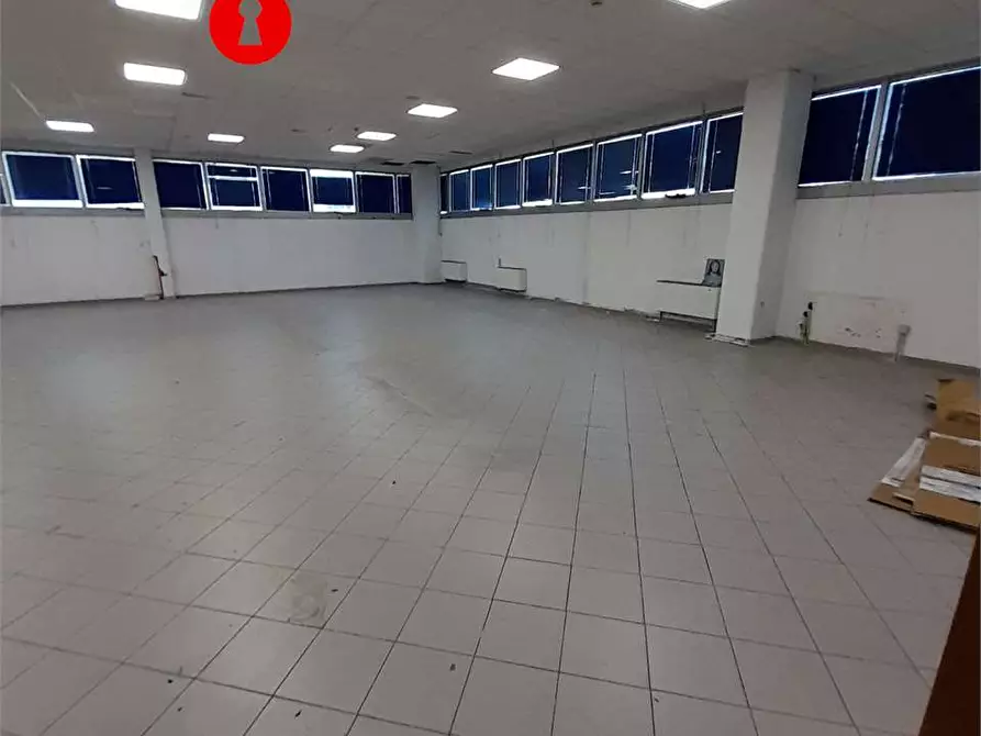 Immagine 27 di Ufficio in affitto  in Zona Asi a Nola