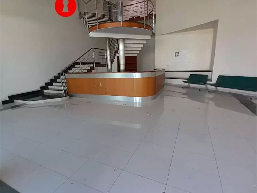 Immagine 31 di Ufficio in affitto  in Zona Asi a Nola