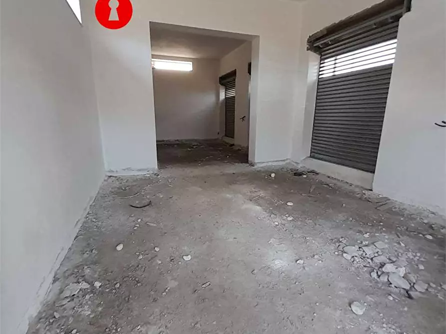 Immagine 6 di Negozio in affitto  in Via croce Del papa a Nola