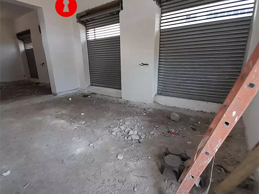 Immagine 7 di Negozio in affitto  in Via croce Del papa a Nola