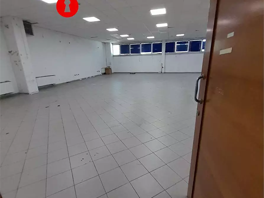 Immagine 32 di Ufficio in affitto  in Zona Asi a Nola