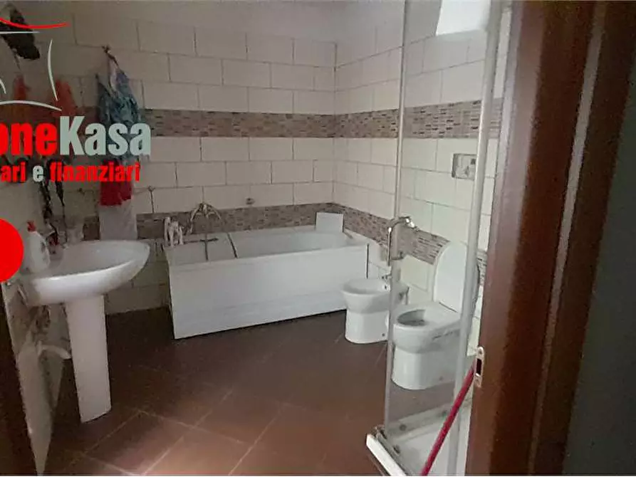 Immagine 22 di Stabile in vendita  in Via Tavernola 1 a San Felice A Cancello