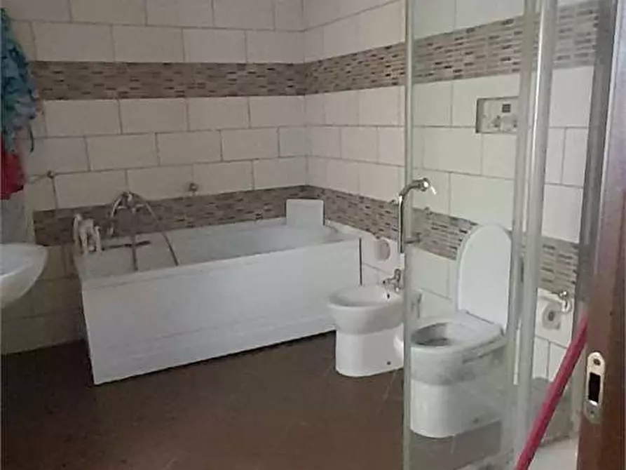 Immagine 23 di Stabile in vendita  in Via Tavernola 1 a San Felice A Cancello