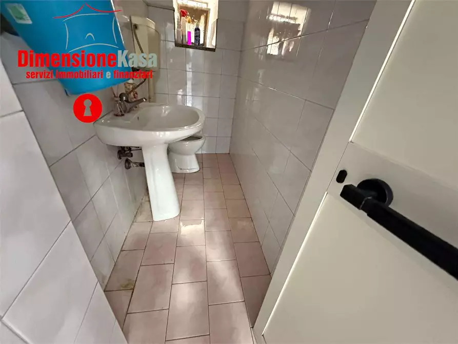 Immagine 11 di Negozio in affitto  in VIA MARIO DE SENA a Nola