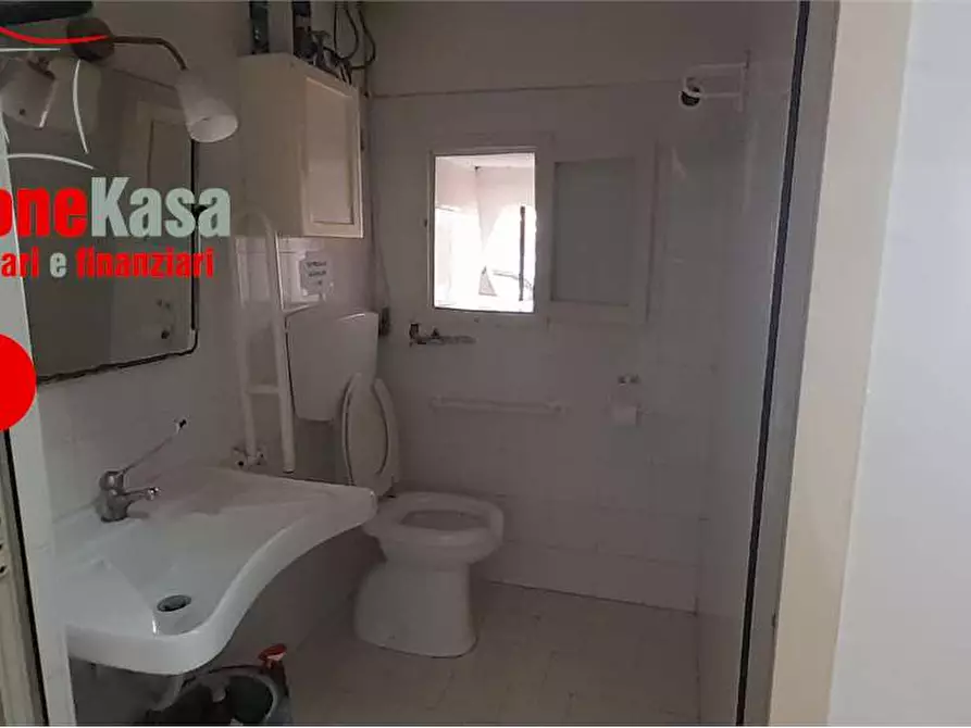 Immagine 12 di Ufficio in vendita  a Nola