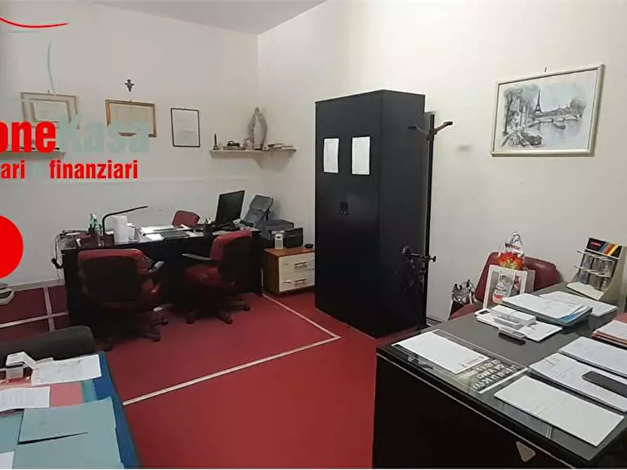 Immagine 10 di Ufficio in vendita  a Nola