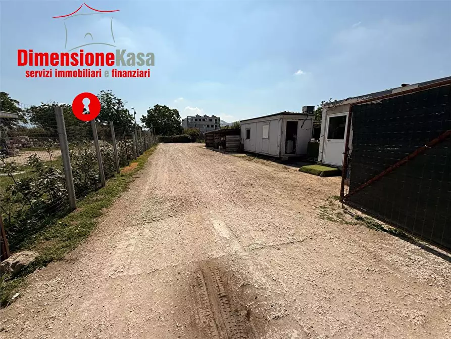 Immagine 1 di Magazzino in affitto  in via del pizzariello a Camposano