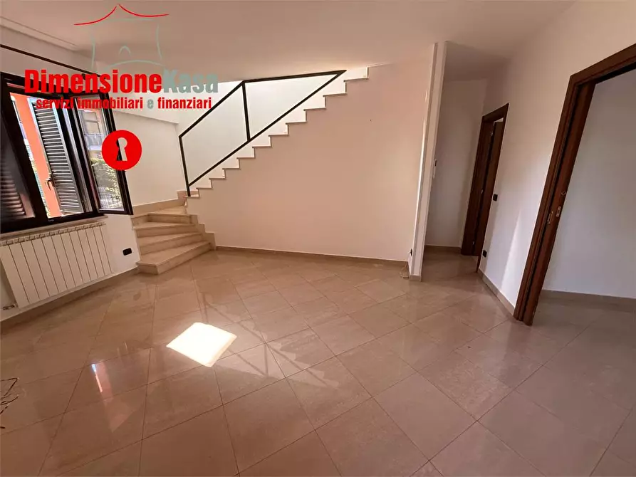 Immagine 11 di Villa in affitto  in via nazionale delle puglie 155 a Nola