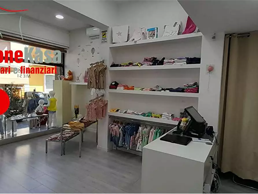 Immagine 7 di Negozio in vendita  in Via appia 245 a Santa Maria A Vico