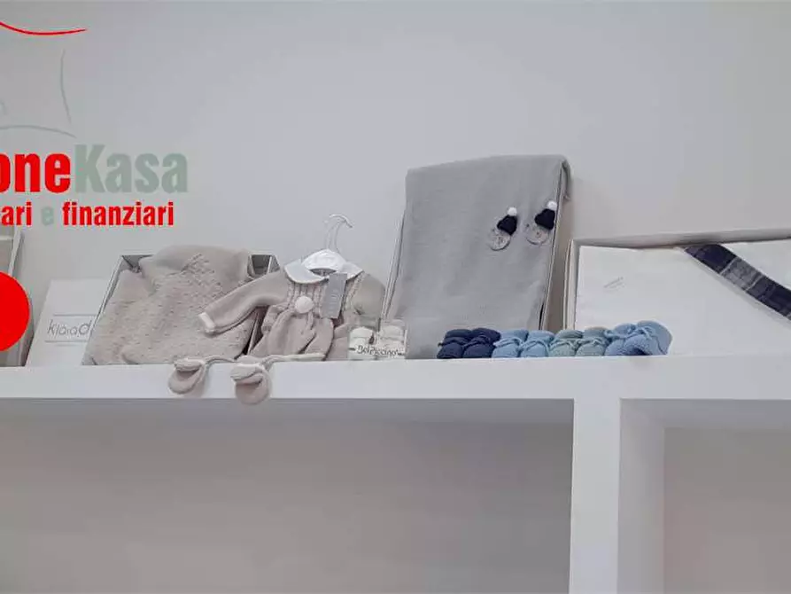 Immagine 9 di Negozio in vendita  in Via appia 245 a Santa Maria A Vico