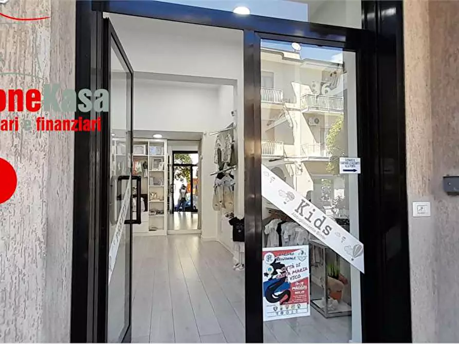 Immagine 11 di Negozio in vendita  in Via appia 245 a Santa Maria A Vico