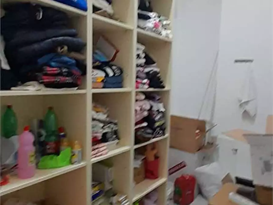 Immagine 13 di Negozio in vendita  in Via appia 245 a Santa Maria A Vico