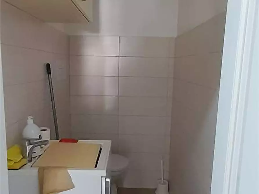 Immagine 15 di Negozio in vendita  in Via appia 245 a Santa Maria A Vico