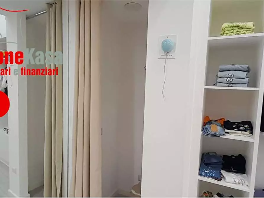 Immagine 19 di Negozio in vendita  in Via appia 245 a Santa Maria A Vico