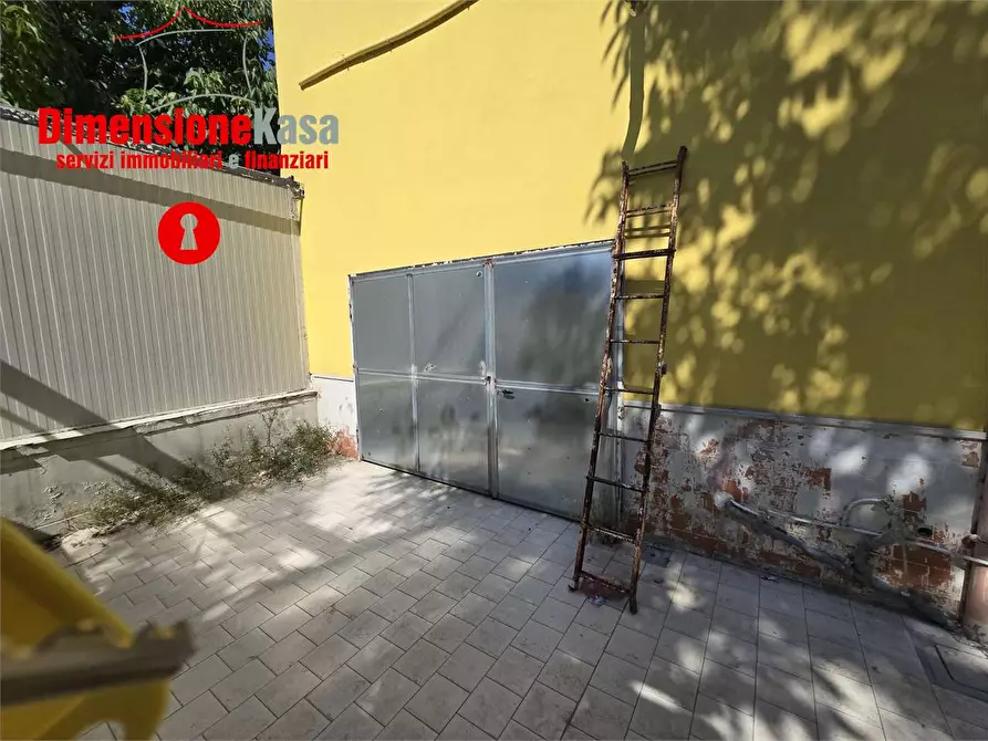 Immagine 10 di Magazzino in affitto  in Via Polvica a San Felice A Cancello