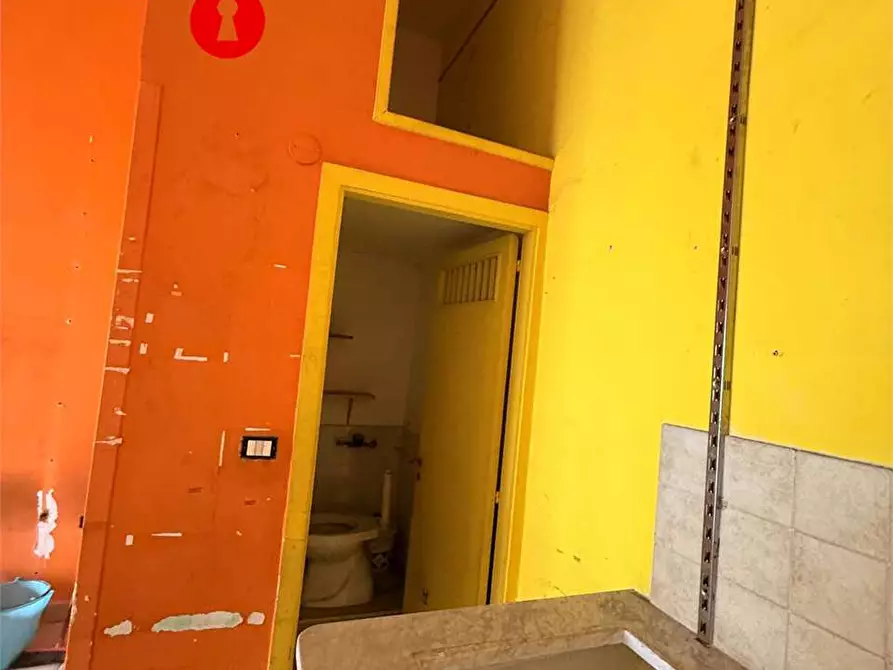 Immagine 2 di Negozio in vendita  in Via Saviano 253 a Nola