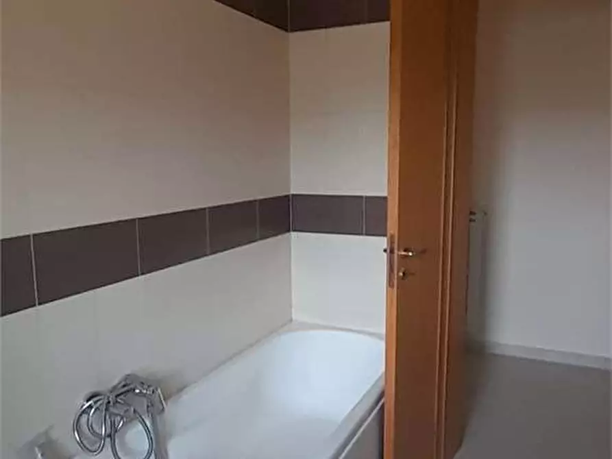 Immagine 28 di Trilocale in vendita  in via dei mille a Nola