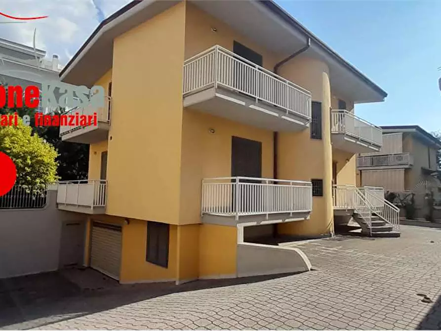 Immagine 3 di Villa in vendita  in Via Dei Mille a Nola