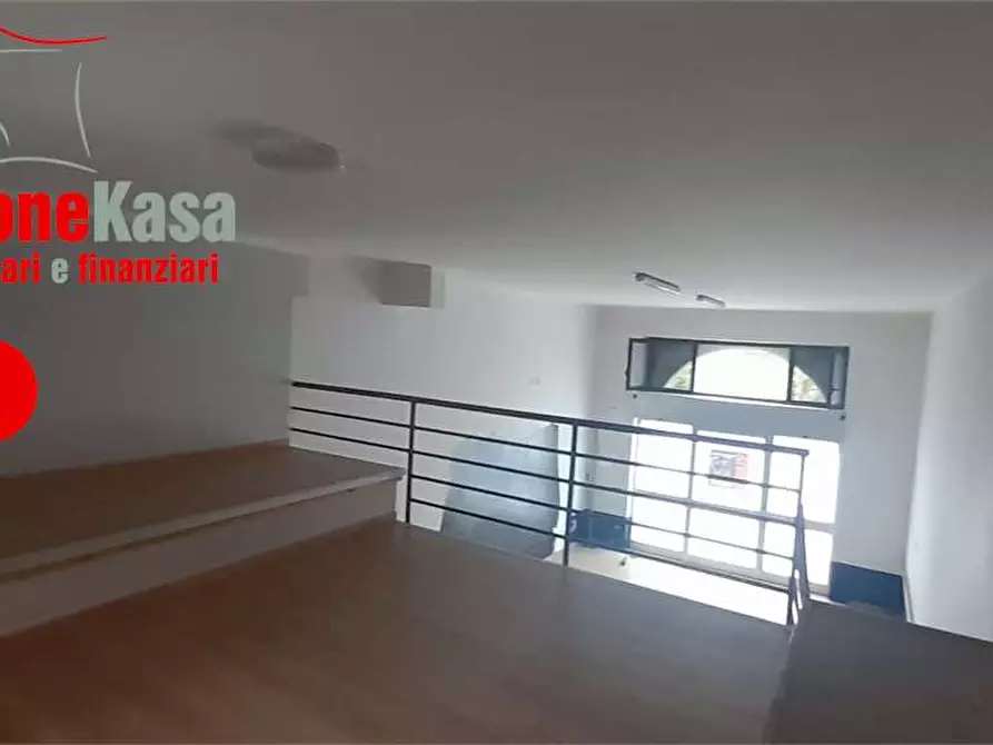 Immagine 4 di Negozio in affitto  in Via Francesco siciliano a Camposano