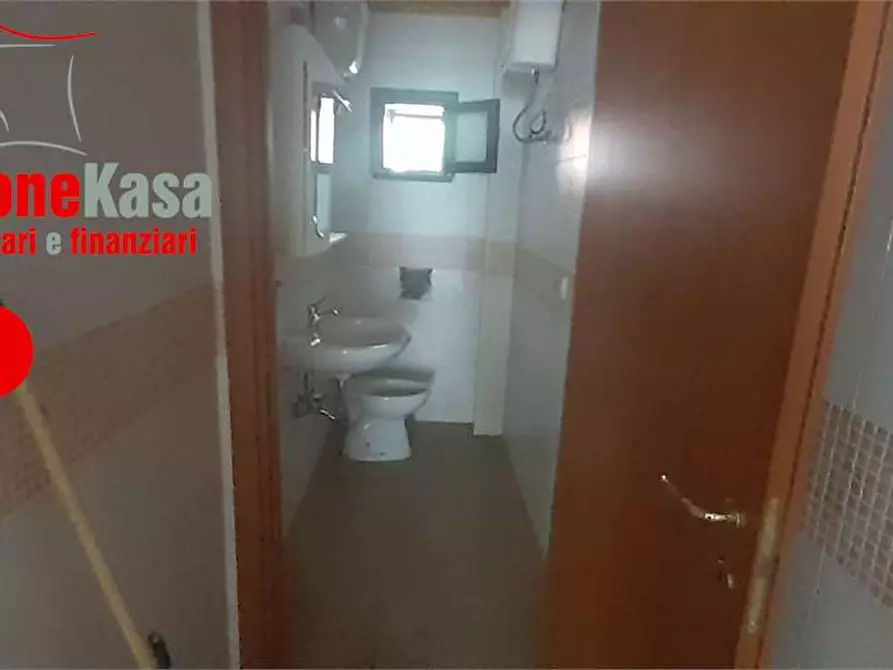 Immagine 5 di Negozio in affitto  in Via Francesco siciliano a Camposano