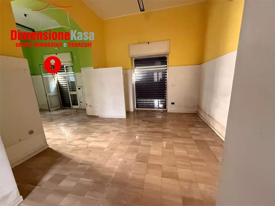 Immagine 8 di Negozio in affitto  in corso umberto I 37 a Cimitile