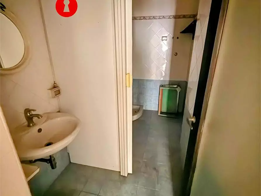 Immagine 14 di Ufficio in vendita  in Via Fonseca 45 a Nola