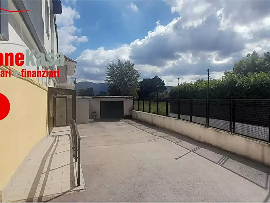 Immagine 26 di Negozio in affitto  in Via Variante 7 Bis a Nola