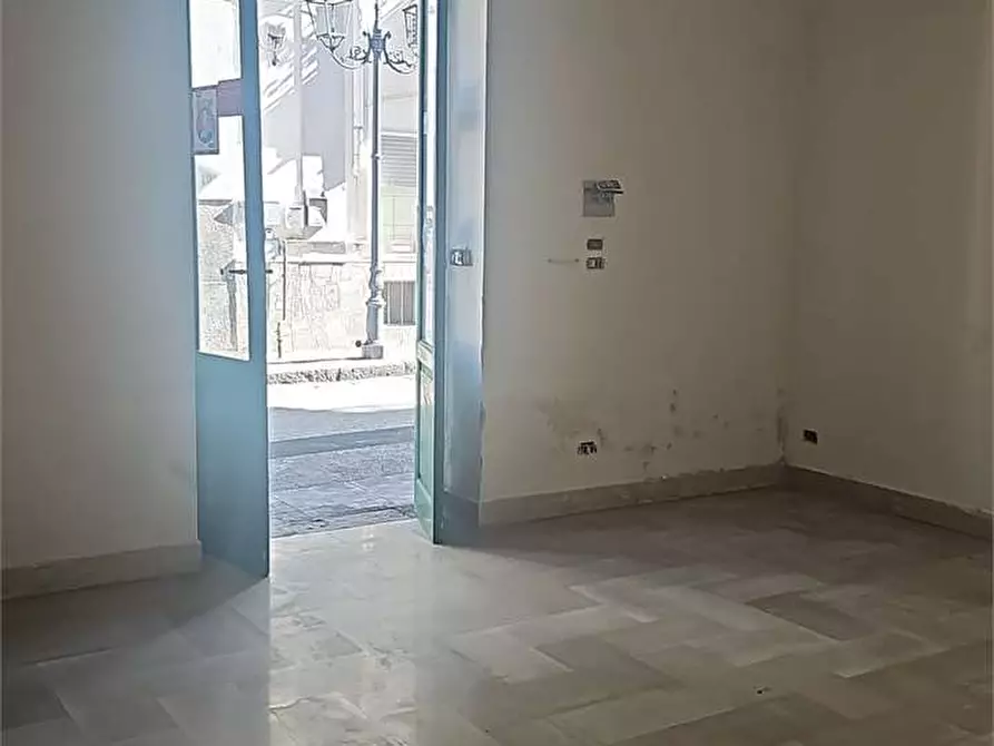 Immagine 1 di Negozio in affitto  in Via ferrovia a Cicciano