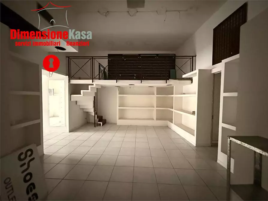 Immagine 10 di Negozio in vendita  in ss7bis 196 a Casamarciano