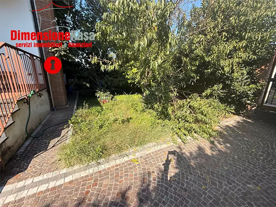 Immagine 36 di Villetta a schiera in affitto  in via vittorio veneto a Nola