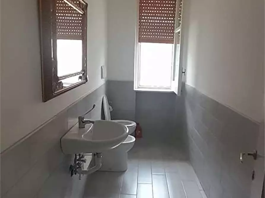 Immagine 25 di Negozio in affitto  in Via Variante 7 Bis a Nola