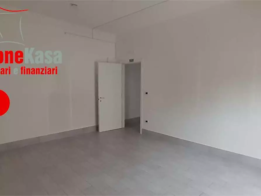 Immagine 21 di Negozio in affitto  in Via Variante 7 Bis a Nola