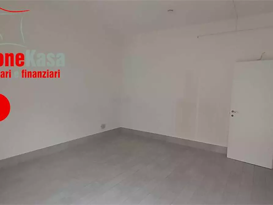 Immagine 22 di Negozio in affitto  in Via Variante 7 Bis a Nola