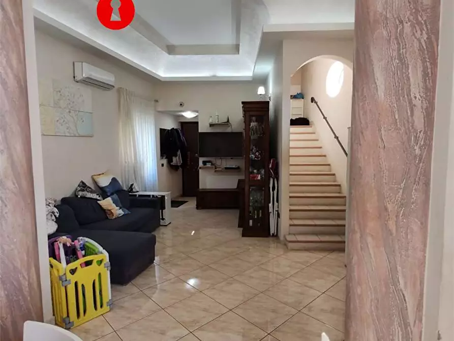 Immagine 8 di Casa indipendente in vendita  in via santa maria a parete a Liveri