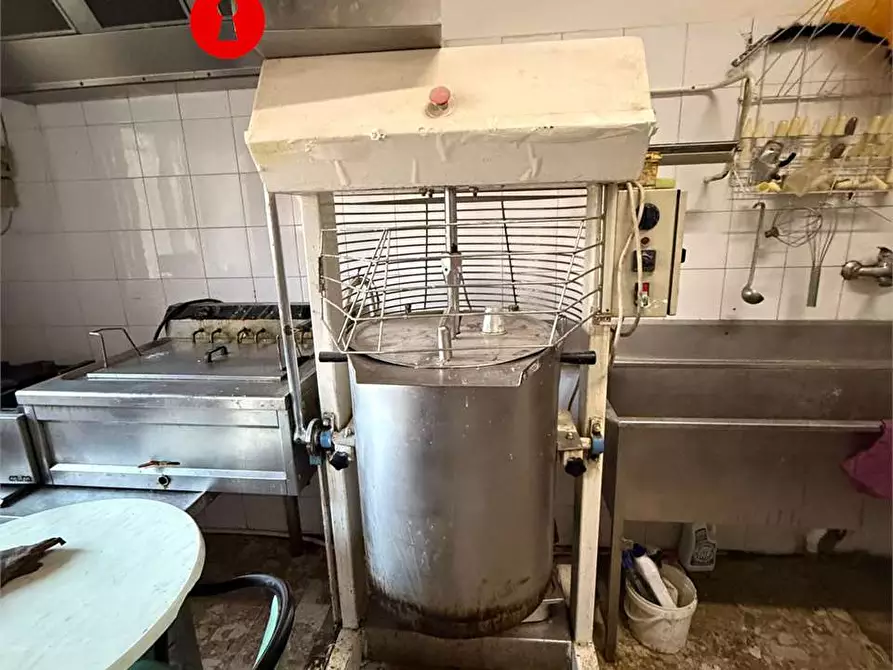 Immagine 15 di Negozio in vendita  in via circumvallazione 254 a Nola