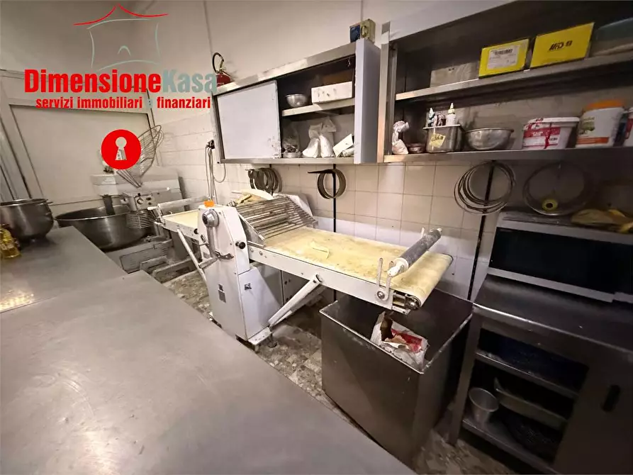 Immagine 12 di Negozio in vendita  in via circumvallazione 254 a Nola