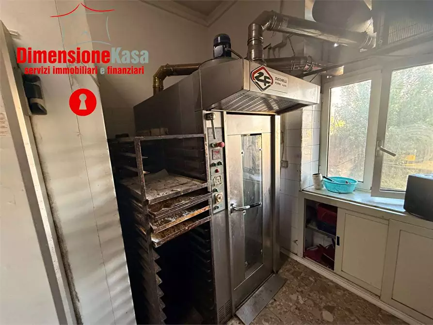 Immagine 19 di Negozio in vendita  in via circumvallazione 254 a Nola