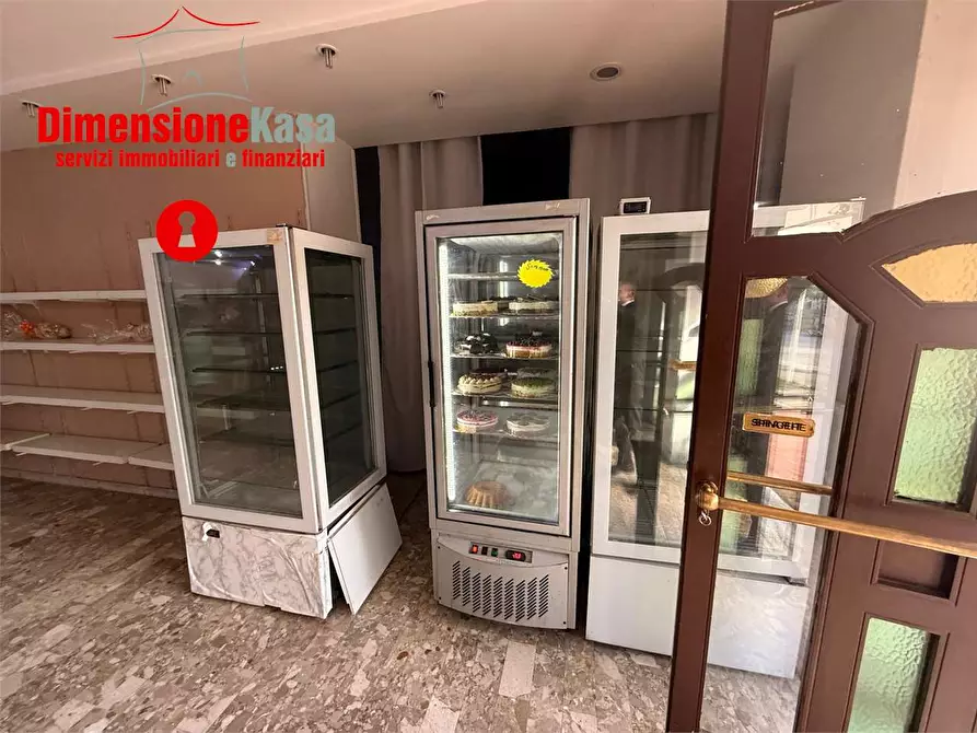 Immagine 9 di Negozio in vendita  in via circumvallazione 254 a Nola