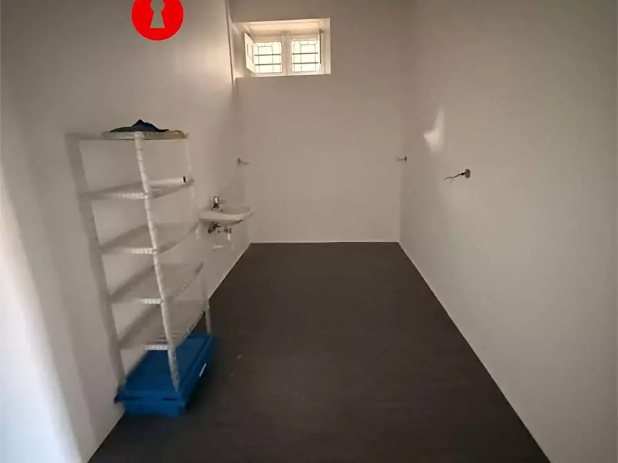 Immagine 5 di Negozio in affitto  in via San Paolo bel Sito a Nola