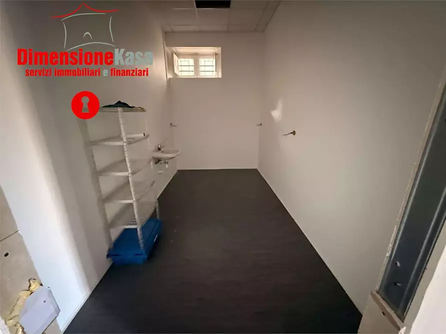 Immagine 6 di Negozio in affitto  in via San Paolo bel Sito a Nola