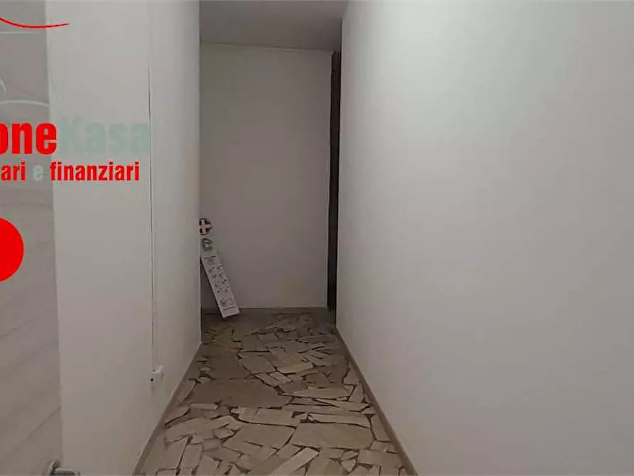 Immagine 18 di Ufficio in affitto  in Via Napoli a San Felice A Cancello