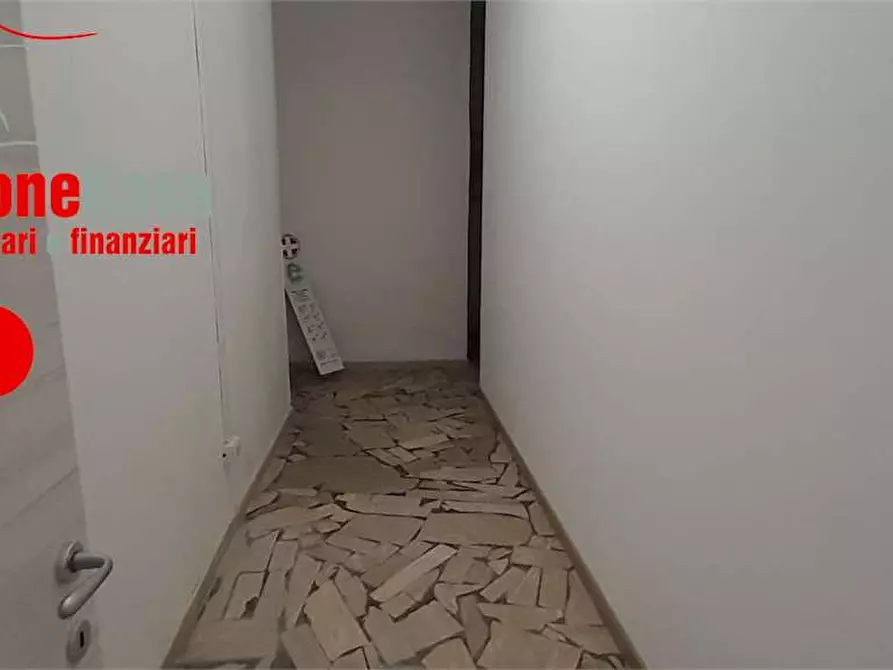Immagine 11 di Ufficio in affitto  in Via Napoli a San Felice A Cancello