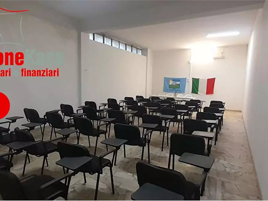 Immagine 1 di Ufficio in affitto  in Via Napoli a San Felice A Cancello